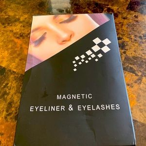 Magnetic eyeliners x2 and 10 pair lashes never used
